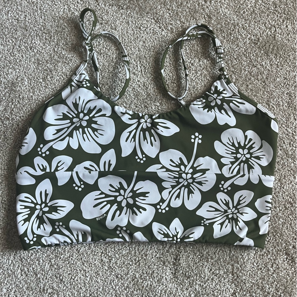 ❌SOLD❌Benoa Activewear Top Medium